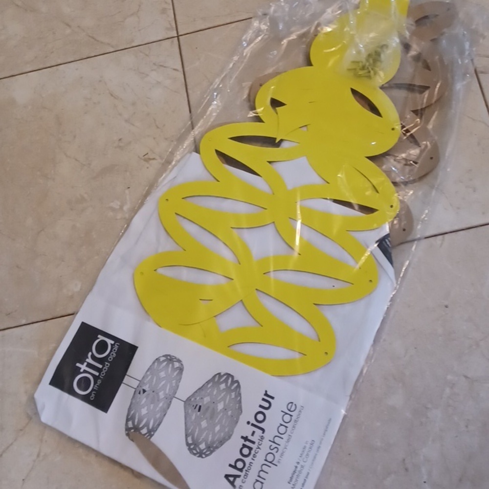 Otra Lampshade Quebec NWT